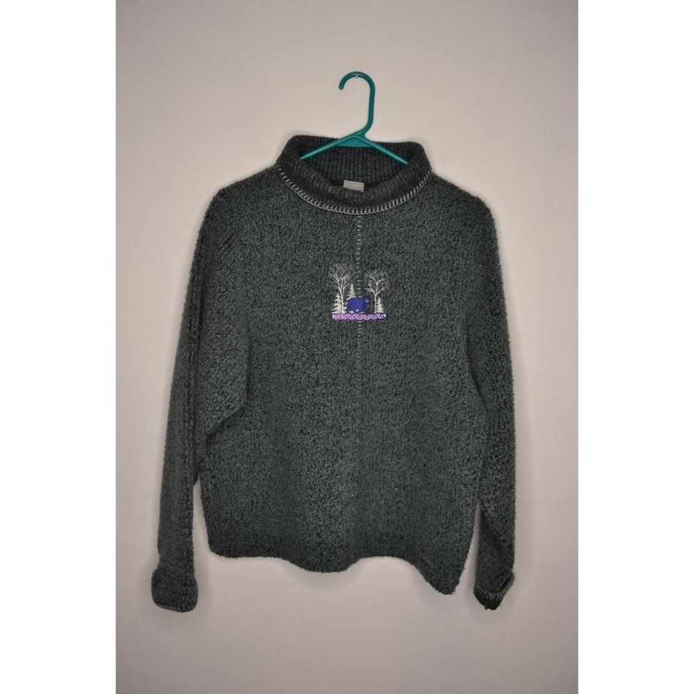 Artisans Women's Medium Green Embroidered Bear Long Sleeve Fleece Sweater